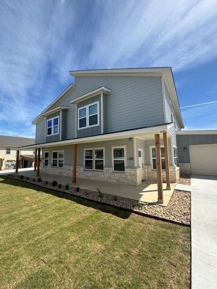 1318 Johnson Bend Rd #2 - Photo 2 of 20