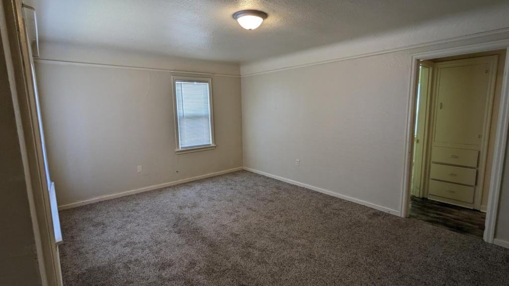 1066 Howard St Se - Photo 2 of 17