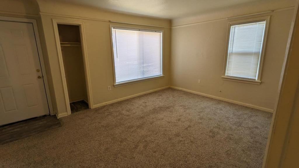 1066 Howard St Se - Photo 3 of 17