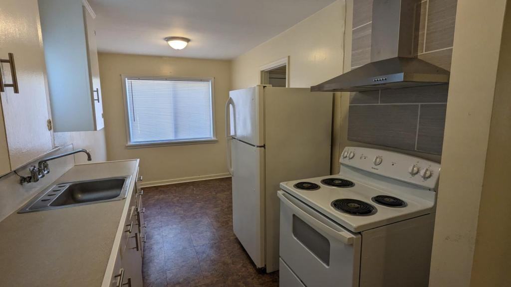 1066 Howard St Se - Photo 5 of 17