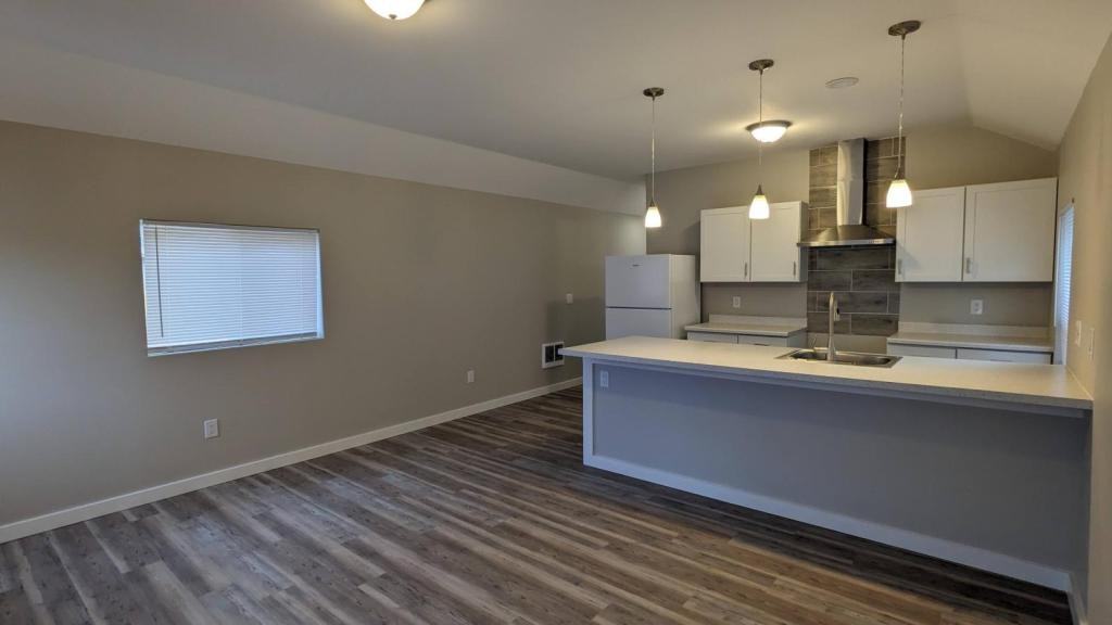 3973 Hayesville Dr Ne - Photo 2 of 13