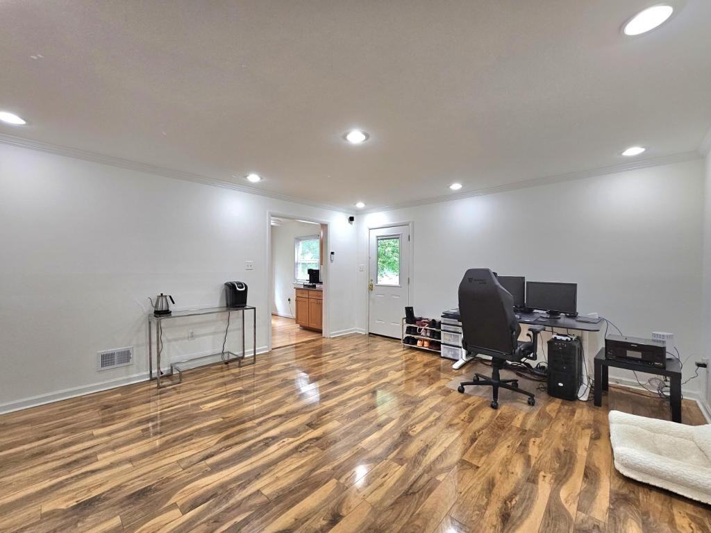 8134 Keeler St - Photo 3 of 35