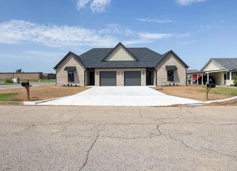 4 Emerald Ct - Photo 2 of 16