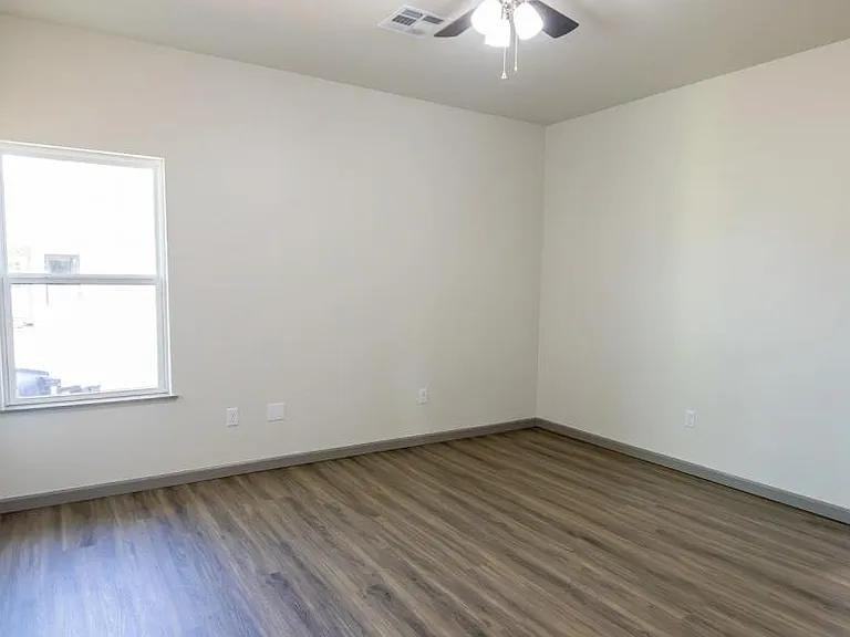 4 Emerald Ct - Photo 5 of 16