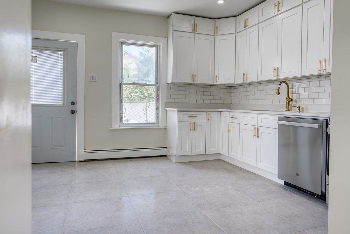 71 Lenox Ave - Photo 2 of 35