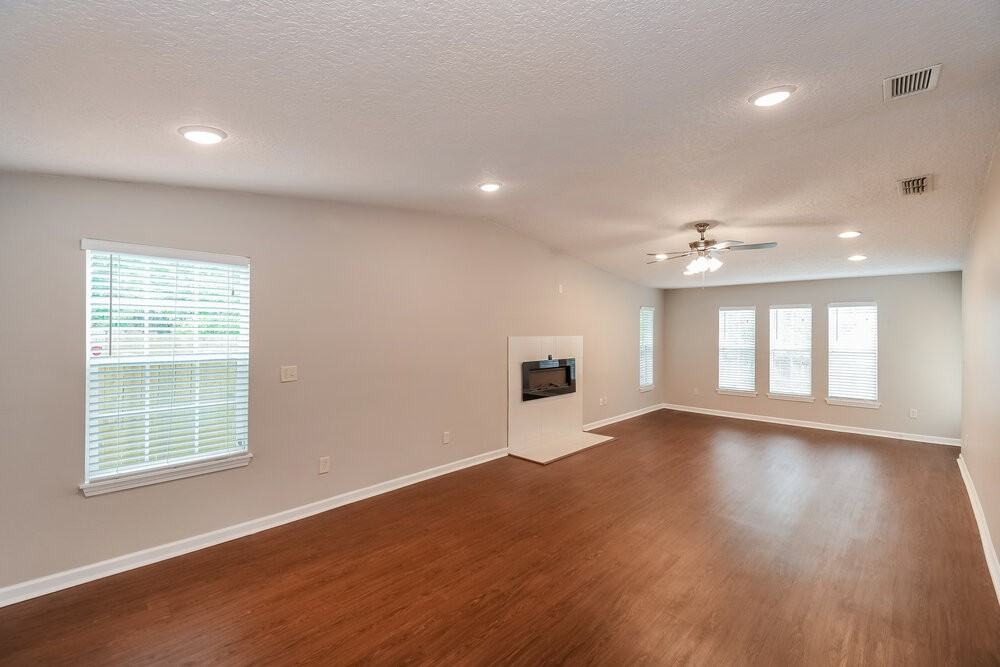 8109 Grampell Dr - Photo 3 of 16