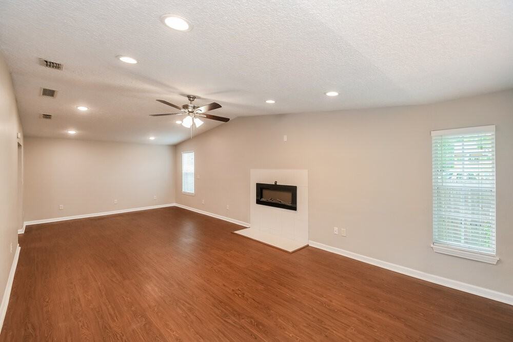 8109 Grampell Dr - Photo 4 of 16