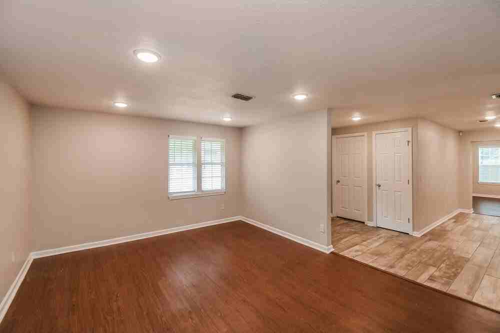 8109 Grampell Dr - Photo 5 of 16