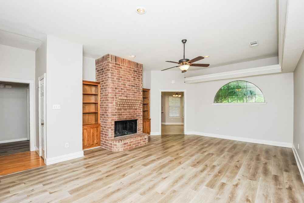 752 Bryan Dr - Photo 3 of 16