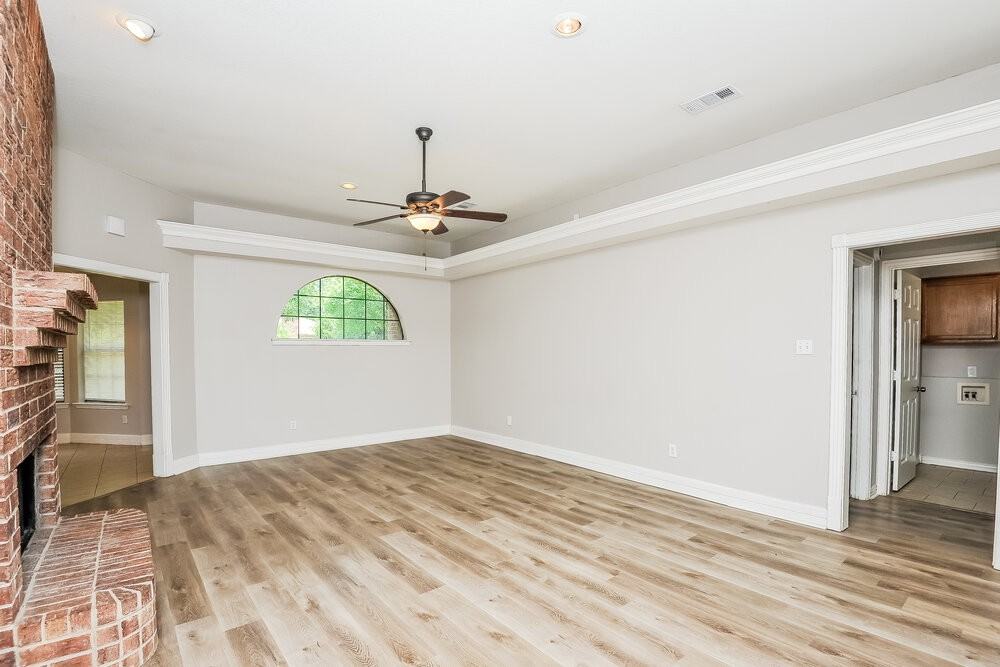 752 Bryan Dr - Photo 4 of 16