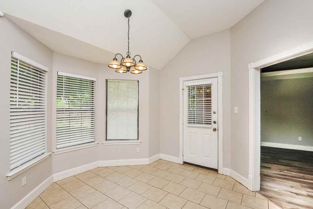 752 Bryan Dr - Photo 5 of 16