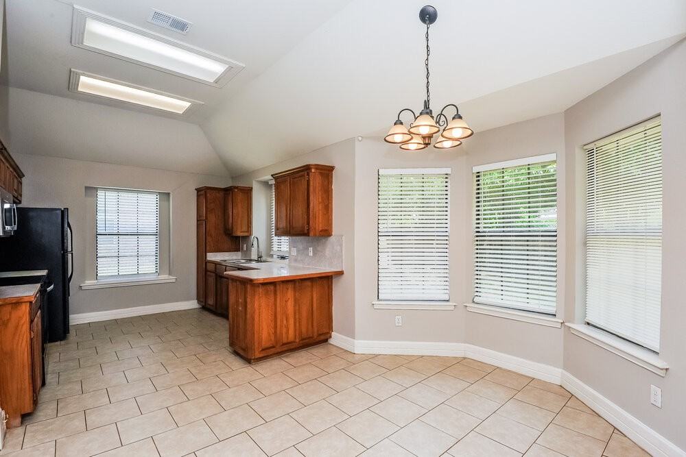 752 Bryan Dr - Photo 6 of 16