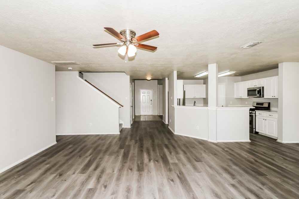 19710 Rocky Shores Drive - Photo 7 of 17