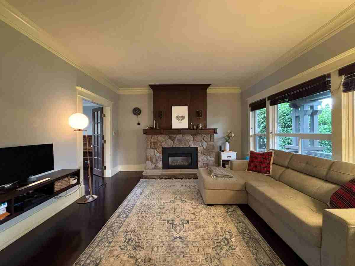 9376 Sullivan St - Photo 3 of 48