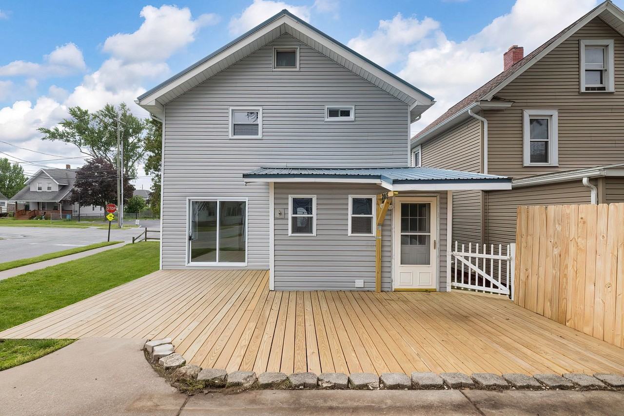 2065 Willow St - Photo 3 of 50