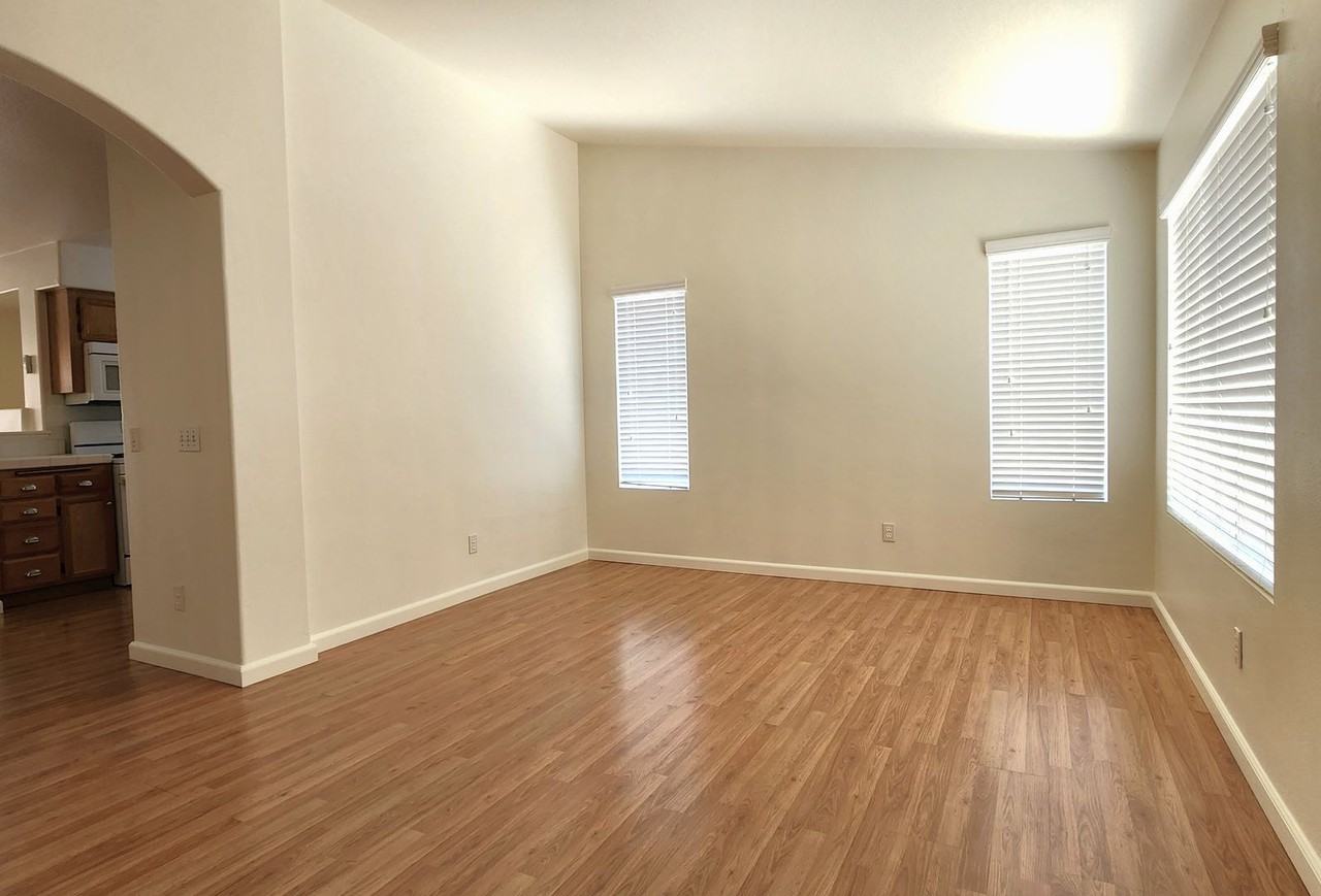 879 Poppyseed Ln - Photo 3 of 20