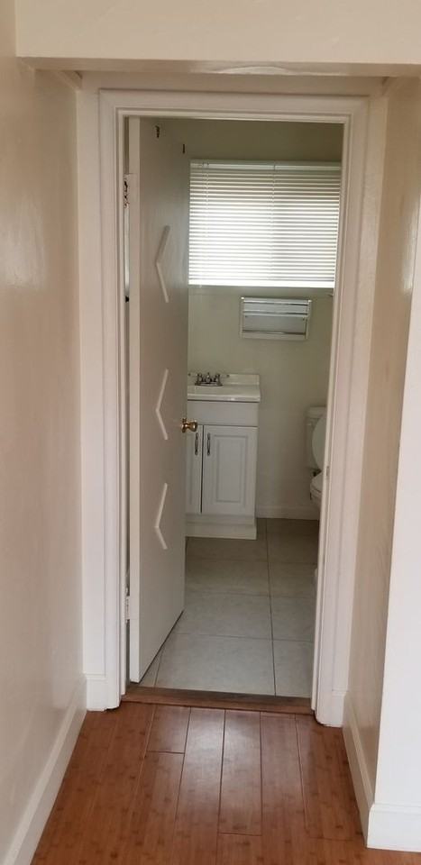 405 E Cook St #E - Photo 6 of 7