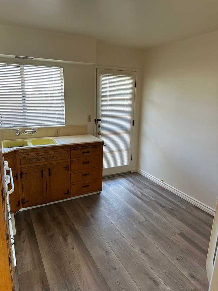 632 E Chapel St #B - Photo 5 of 16