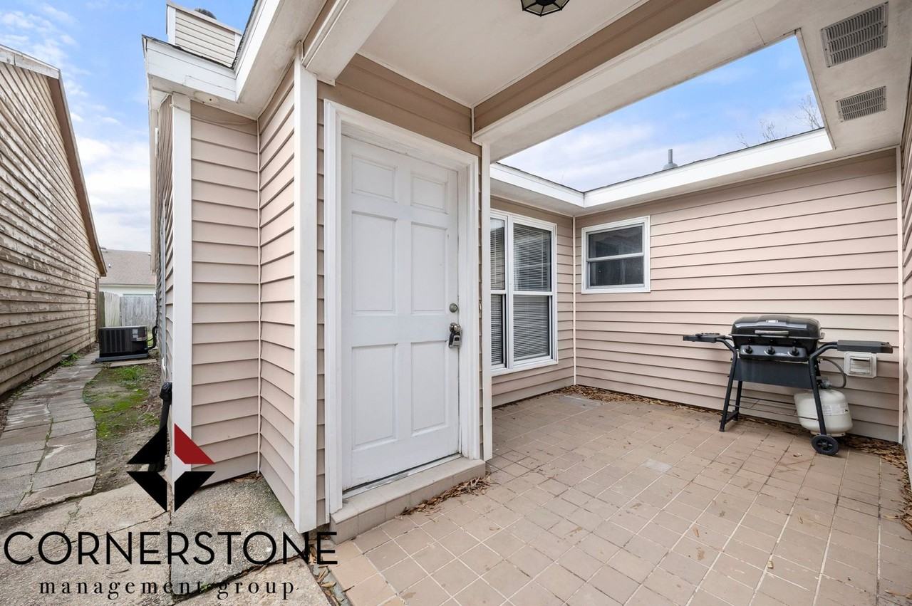 5952 Fort Clarke Dr N - Photo 7 of 16