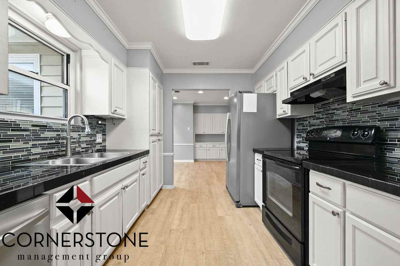 5952 Fort Clarke Dr N - Photo 3 of 16