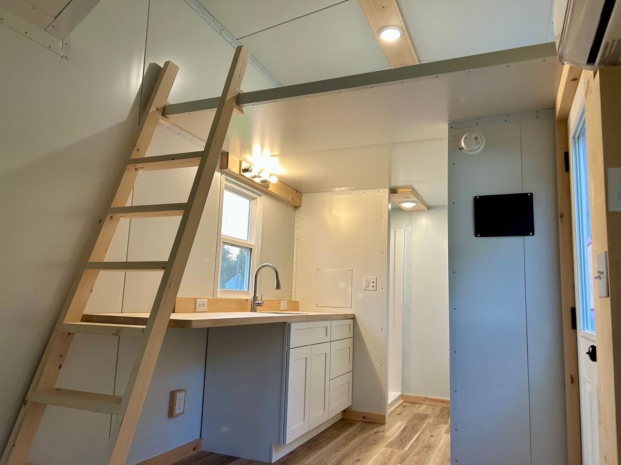 301 South Prairie Street - Photo 7 of 13