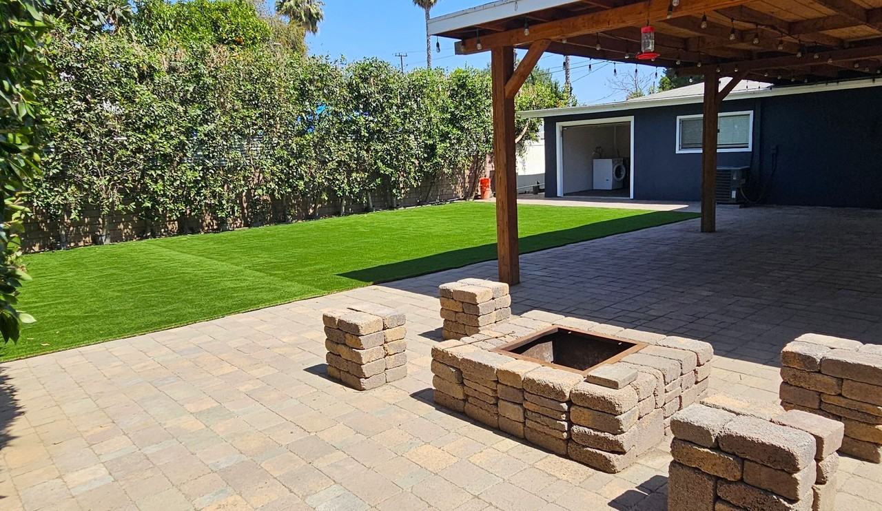 16129 Haynes St - Photo 2 of 31