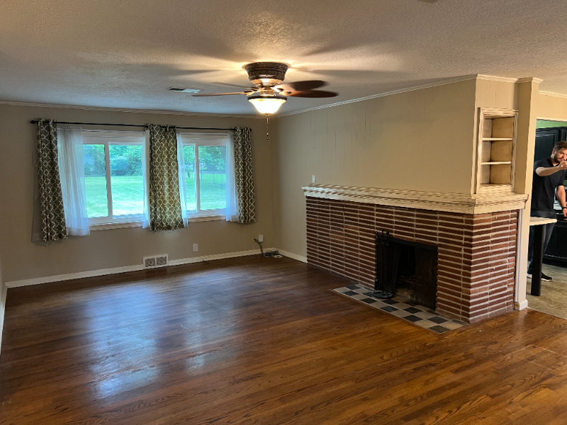 2121 W Wedington Dr - Photo 3 of 15