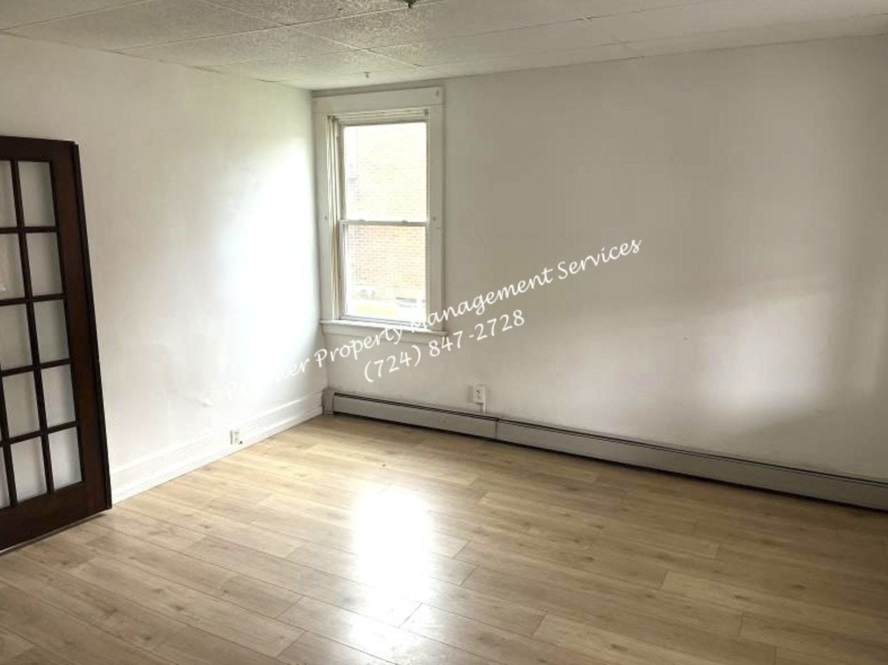 1206 9th Ave #1 - Photo 3 of 9