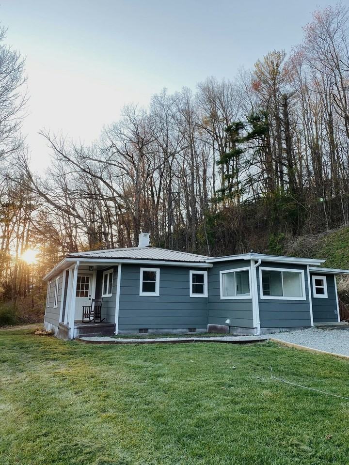 151 Sunnyside Drive, Unit House - Photo 2 of 8