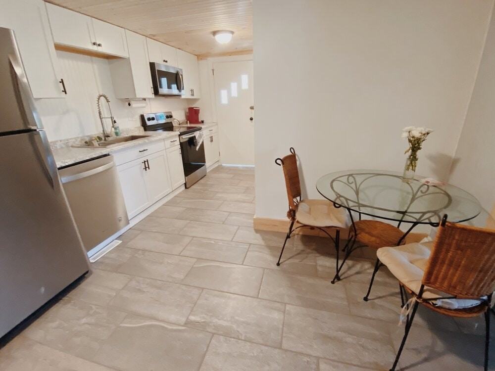 151 Sunnyside Drive, Unit House - Photo 3 of 8