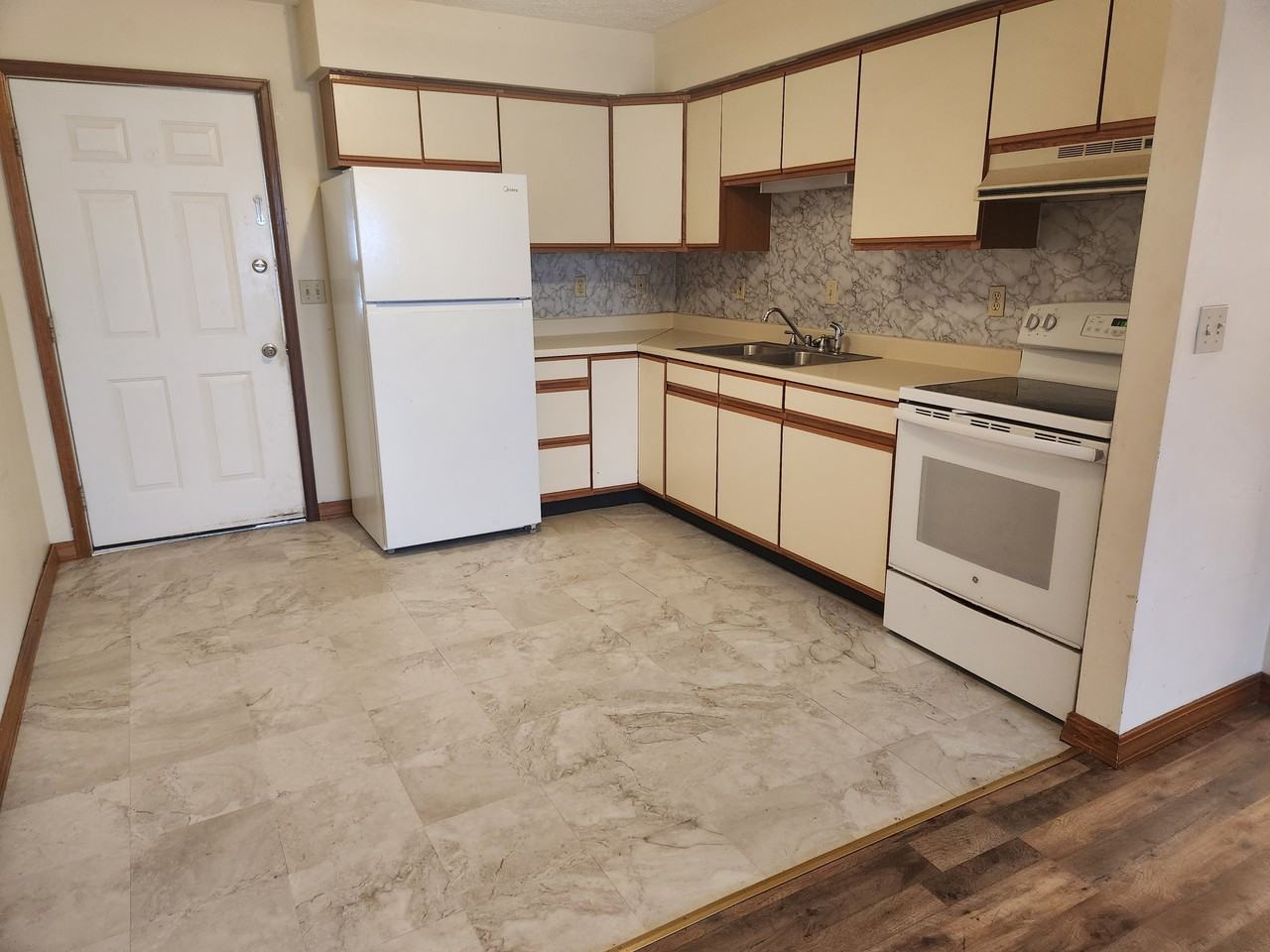 124 Chestnut Street, Apt 4, Kingwood WV 26537 - Photo 2 of 10