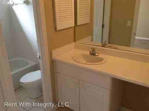 Augustus Oak Court - Photo 3 of 15