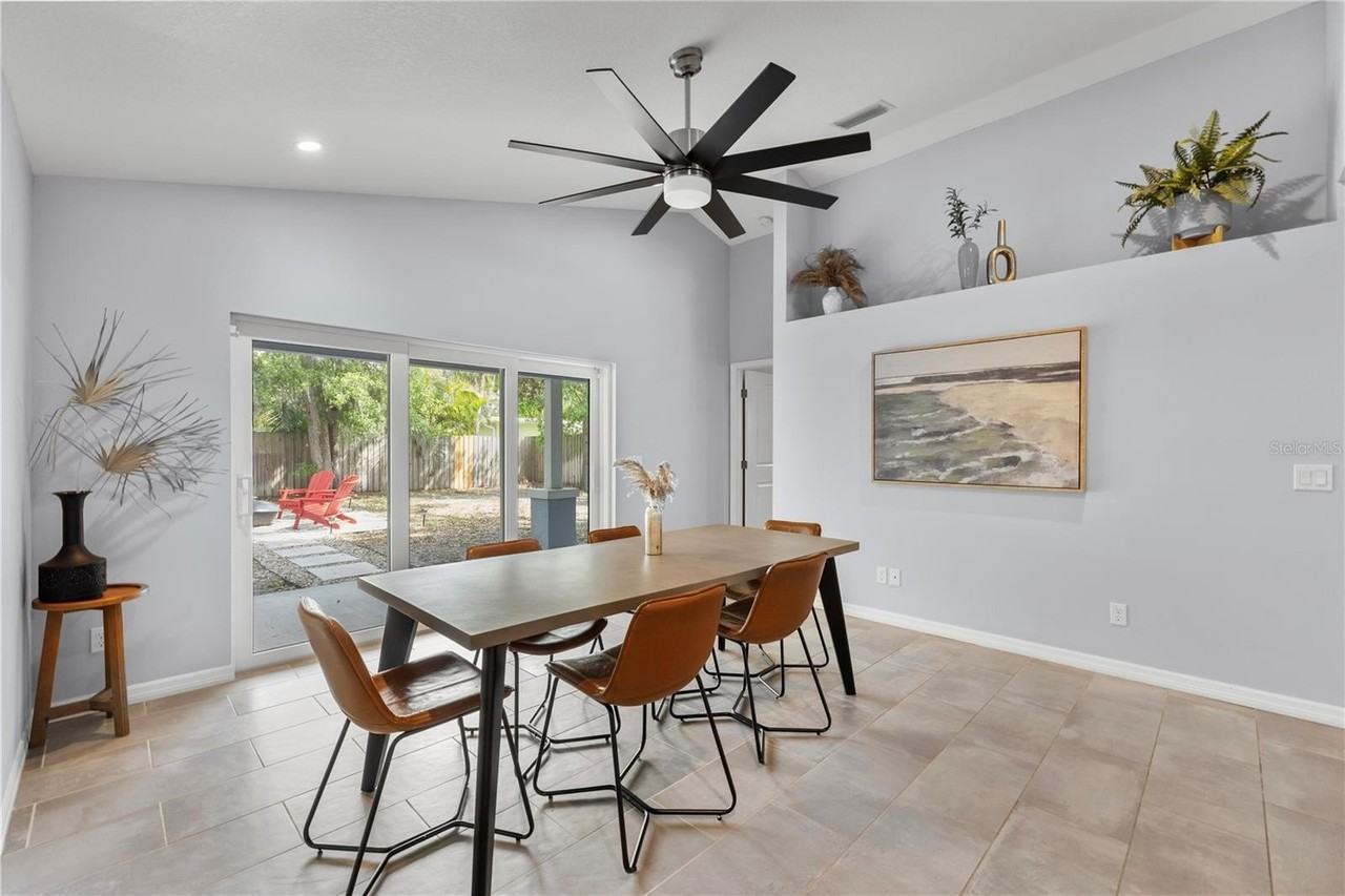 1039 23rd St - Photo 5 of 24