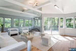 featured image of 11 Maple Ave