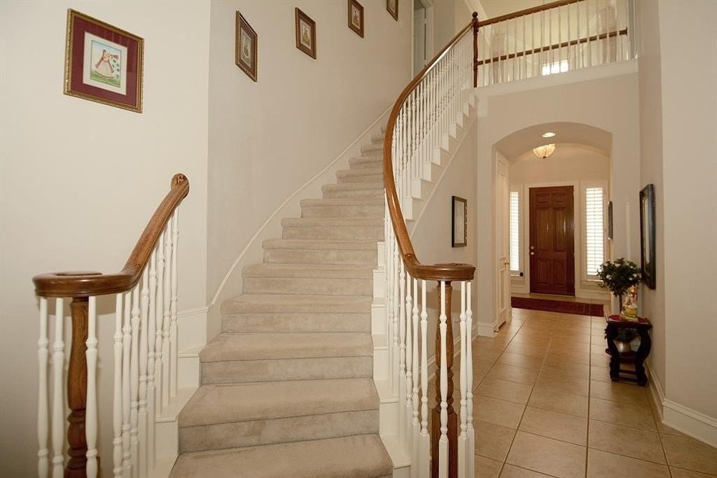 8617 Orchard Hill Dr - Photo 3 of 32