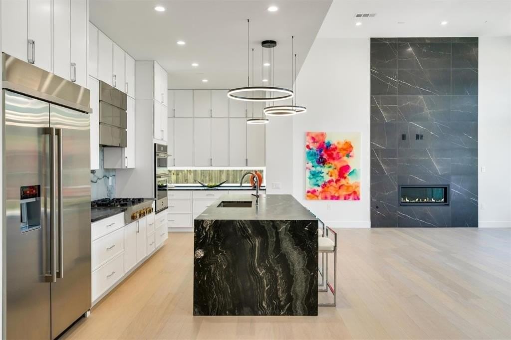 3813 Cortez Dr - Photo 2 of 40