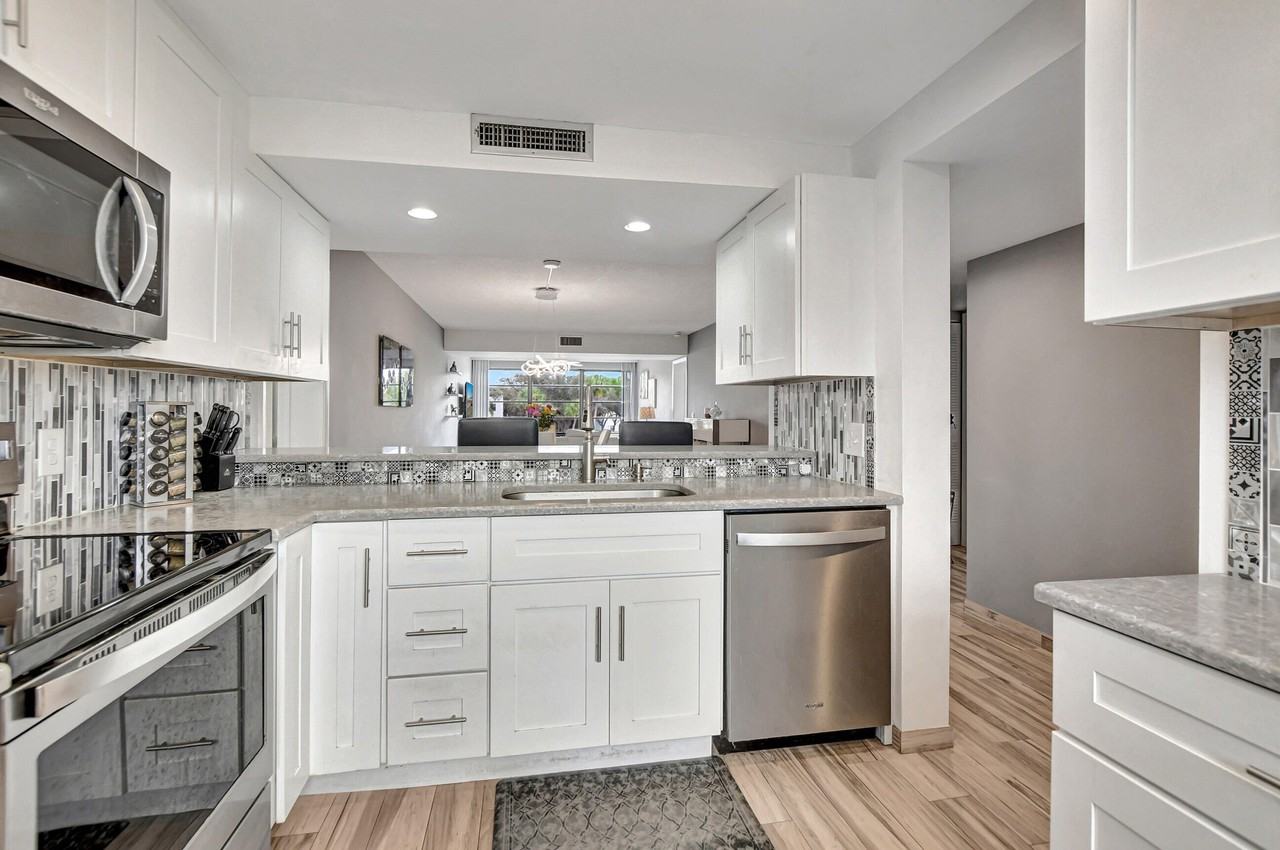 6025 Balboa Cir #304 - Photo 5 of 38