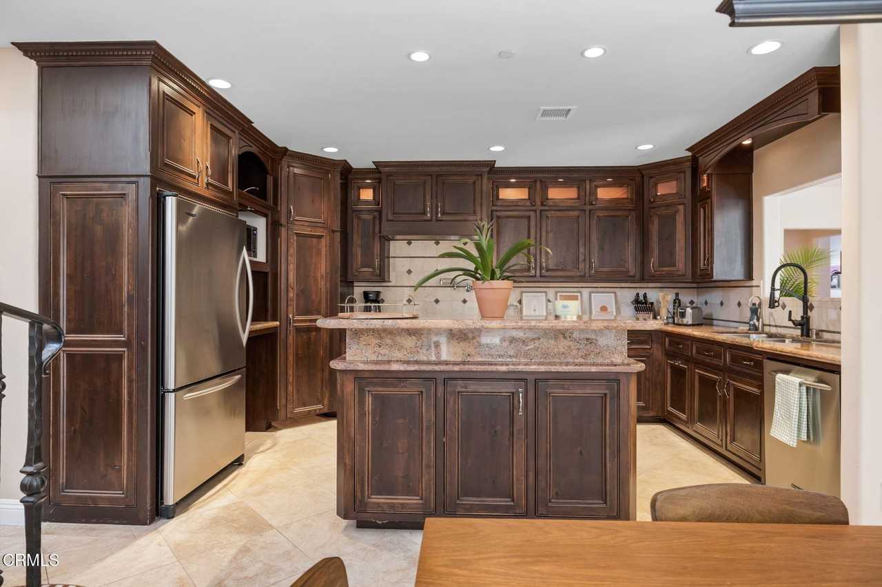 1206 Sagamore Ln - Photo 4 of 19