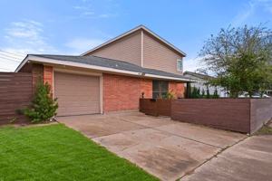 featured image of 2402 Pine St