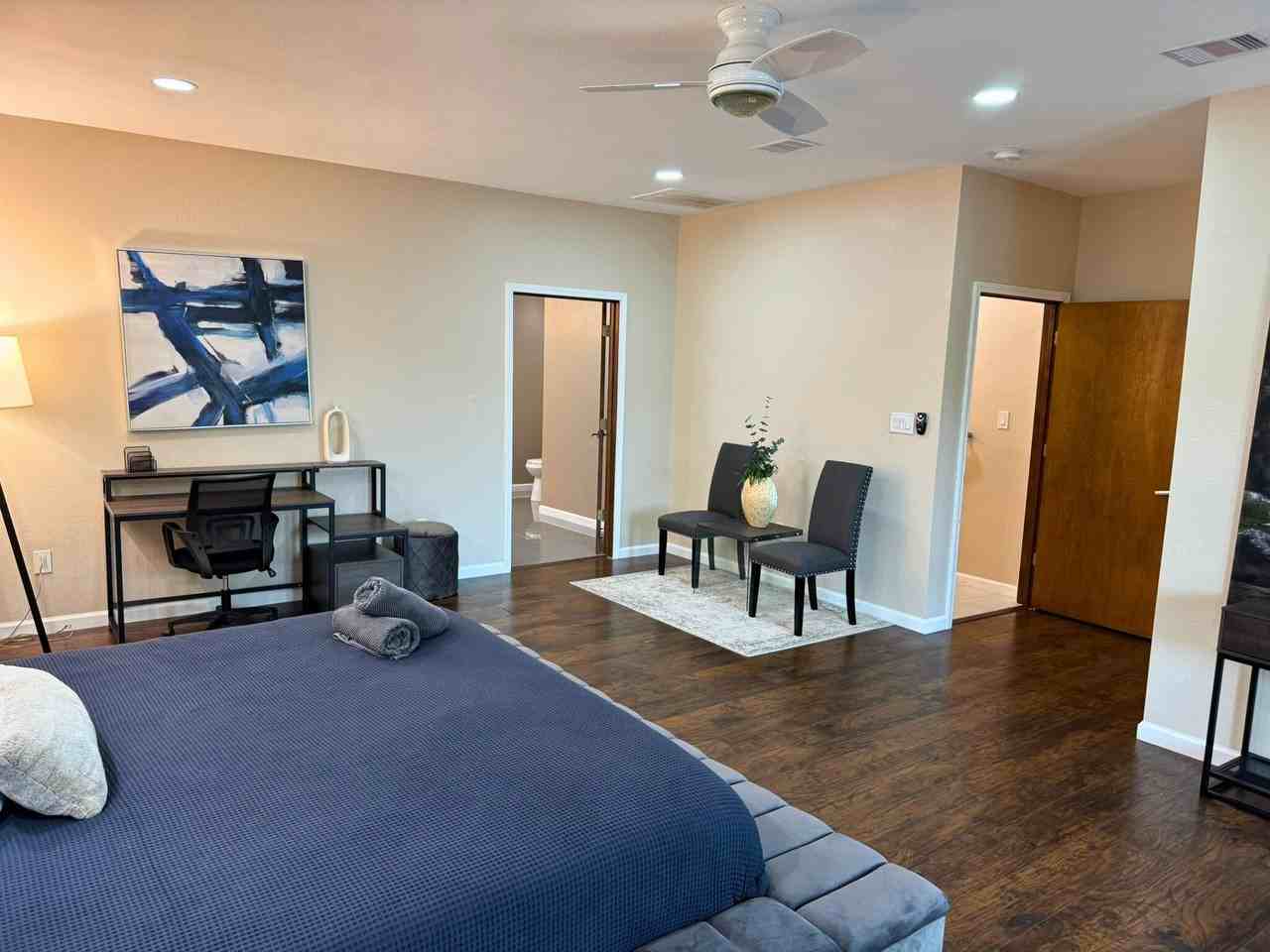 2402 Pine St - Photo 5 of 30