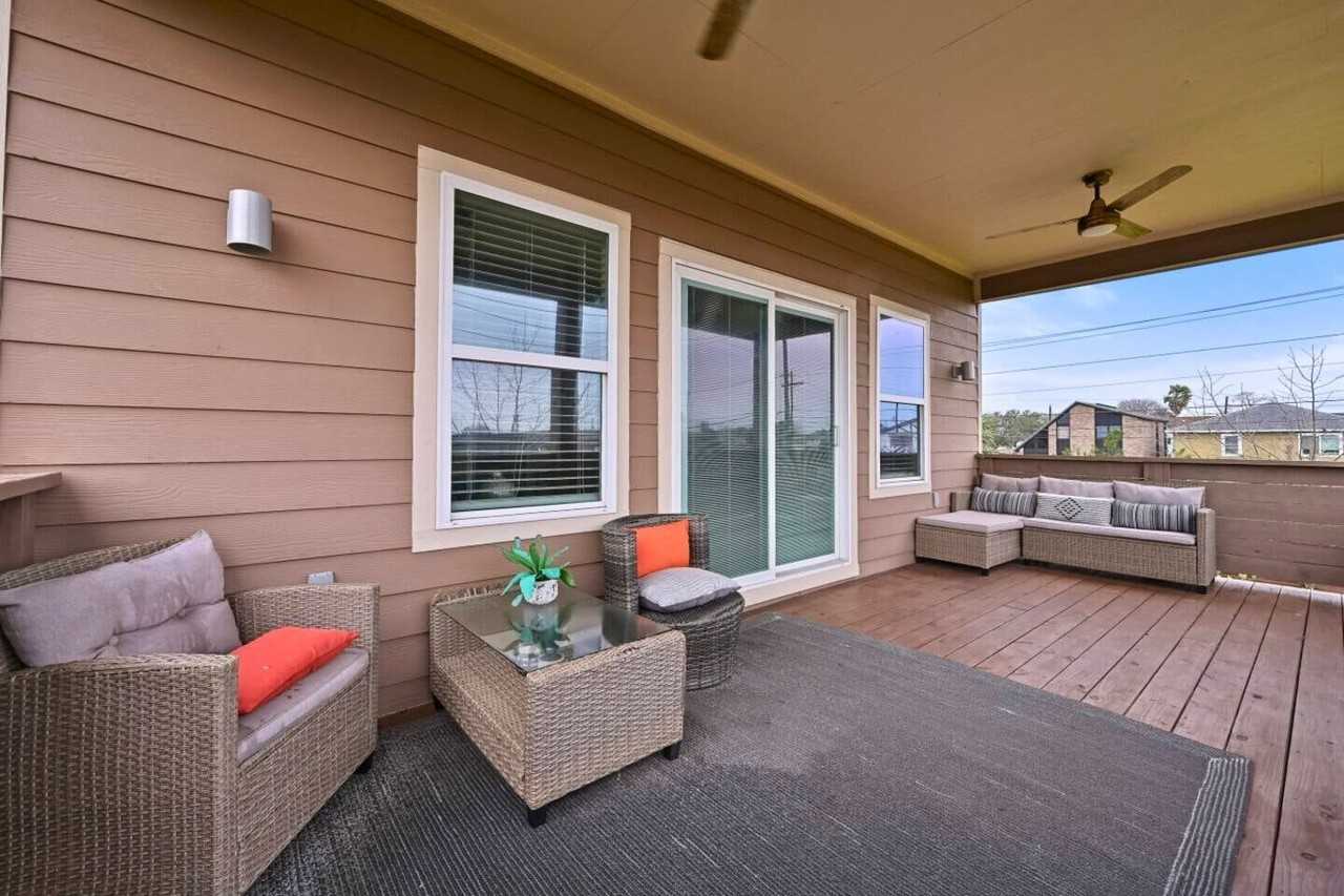 2402 Pine St - Photo 6 of 30