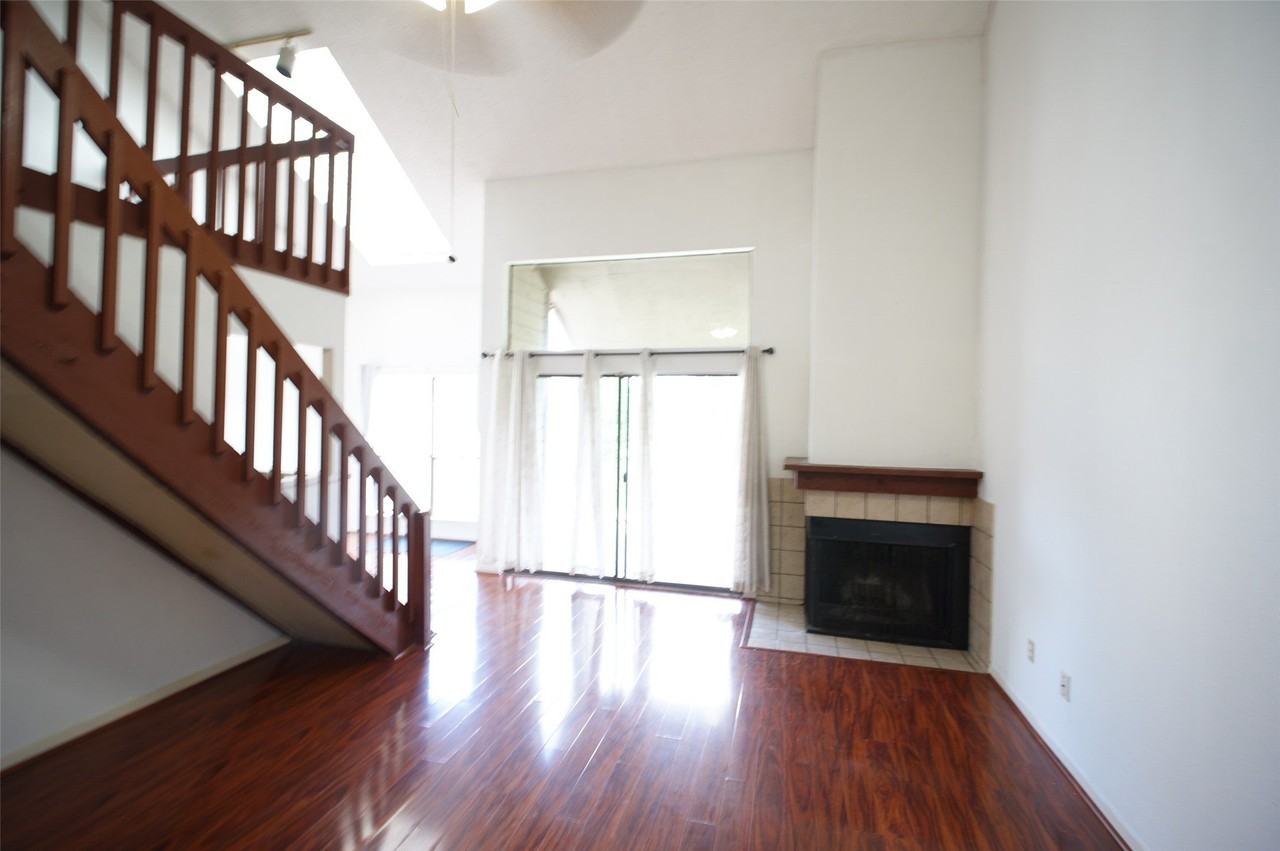 8575 Sands Point Dr - Photo 2 of 24