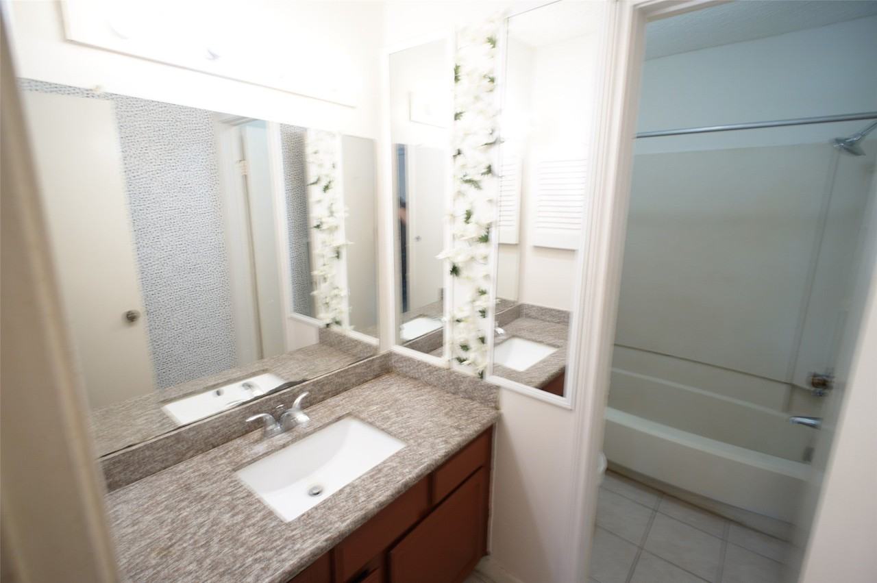 8575 Sands Point Dr - Photo 5 of 24