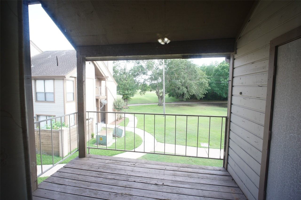 8575 Sands Point Dr - Photo 6 of 24