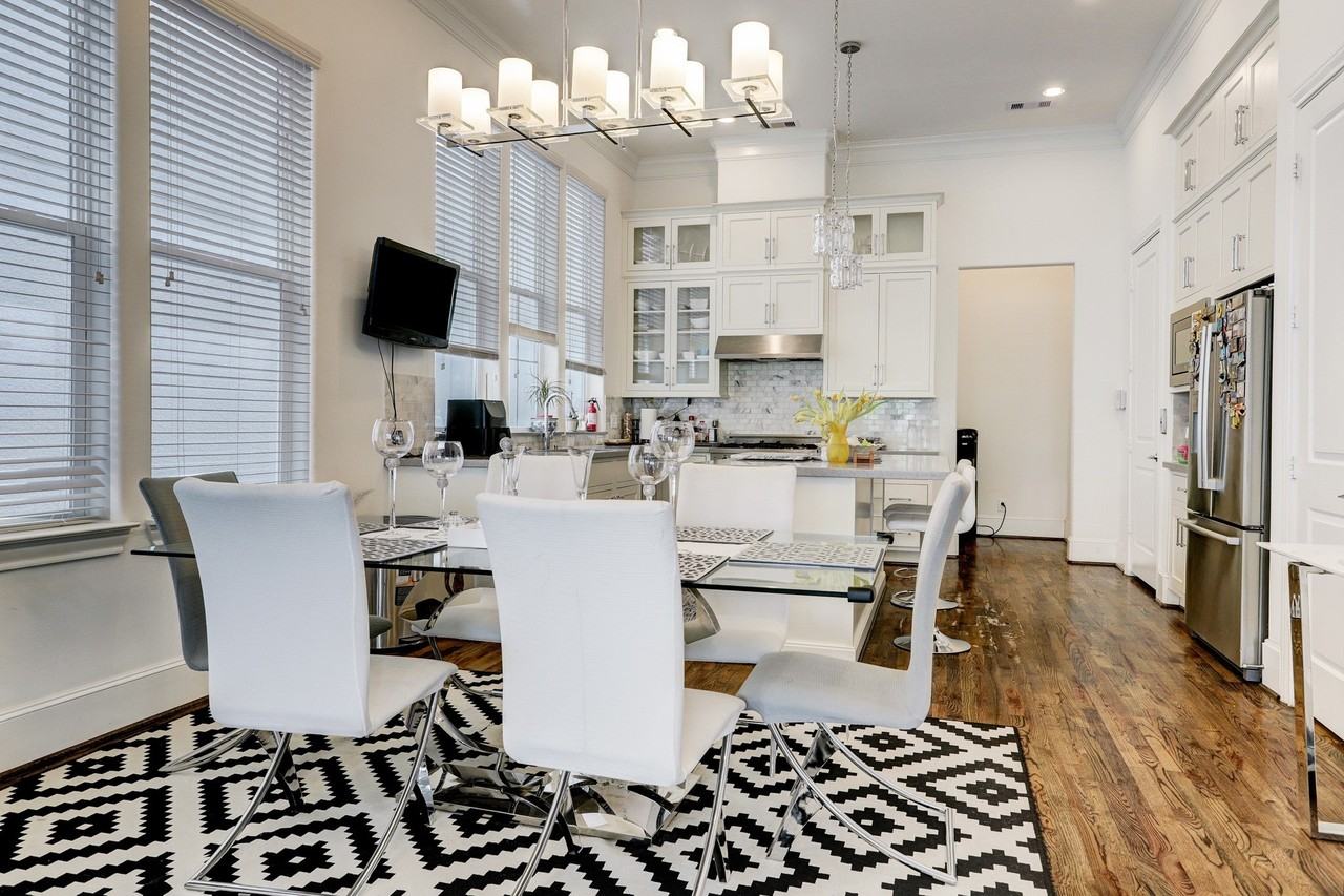 1229 W 15th 1/2 St - Photo 3 of 19