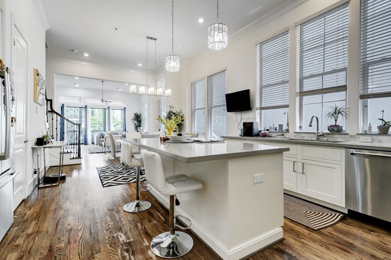 1229 W 15th 1/2 St - Photo 5 of 19