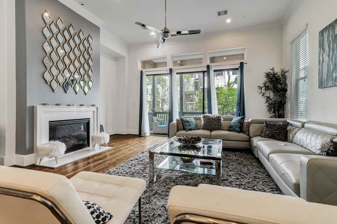 1229 W 15th 1/2 St - Photo 7 of 19