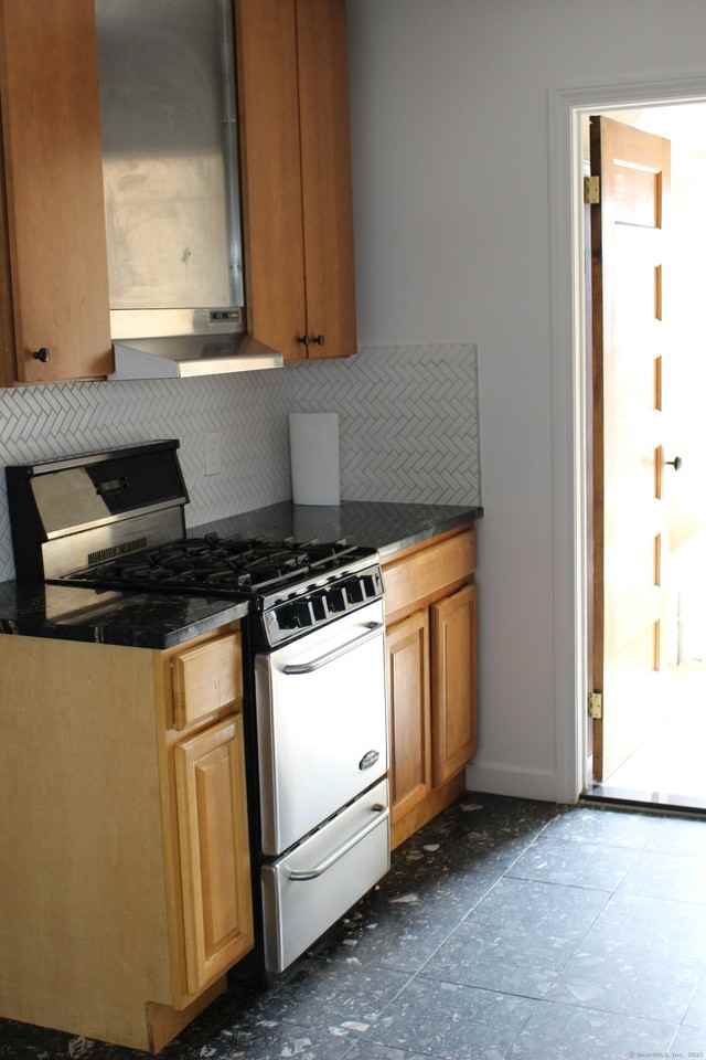 47 Laurel St - Photo 2 of 9