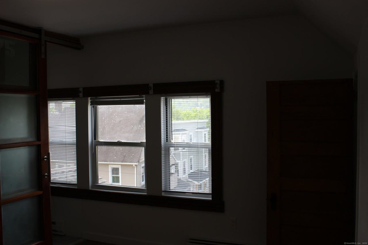 47 Laurel St - Photo 6 of 9