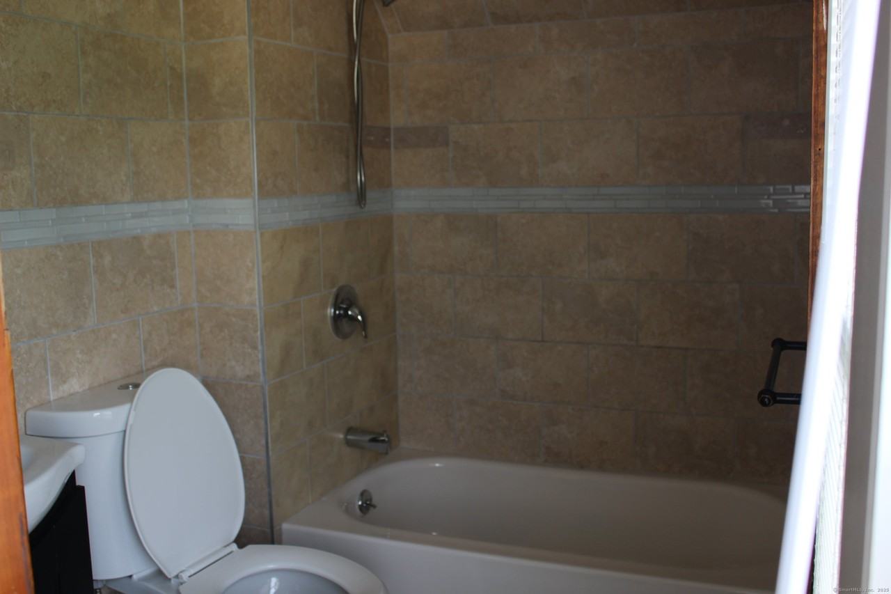 47 Laurel St - Photo 7 of 9